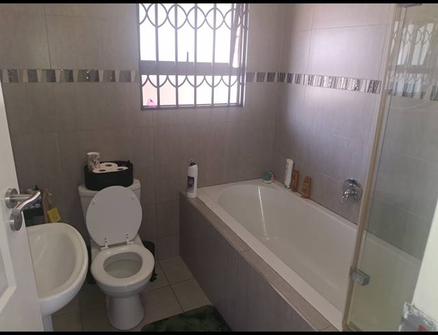2 BEDROOM FREEHOLD FOR SALE IN DAWN PARK